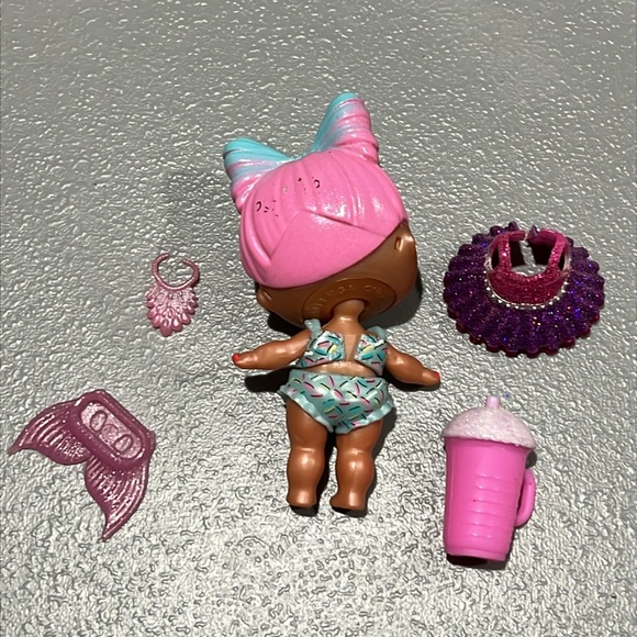 LOL Surprise doll with accessories - Picture 2 of 3